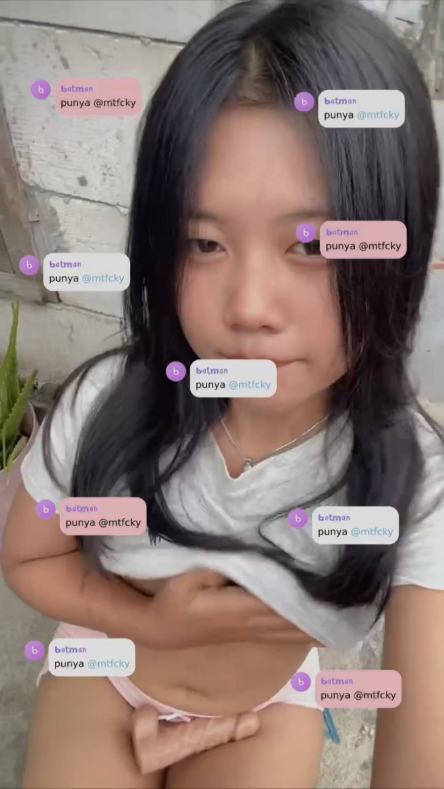 Di Lantai Rumah Pagi Hari Seger