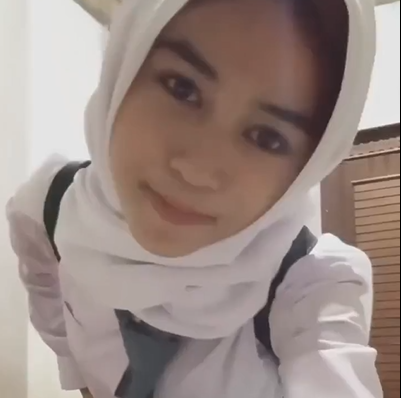 Viral Konten Gadis SMA Colmek