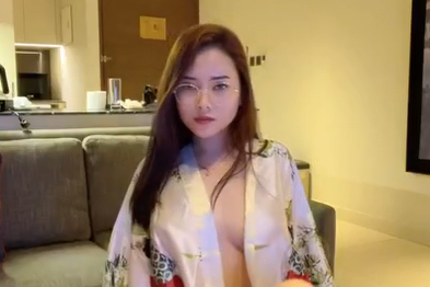 Bokep Indo Viral Miss Kay Berkacamata Menggoda