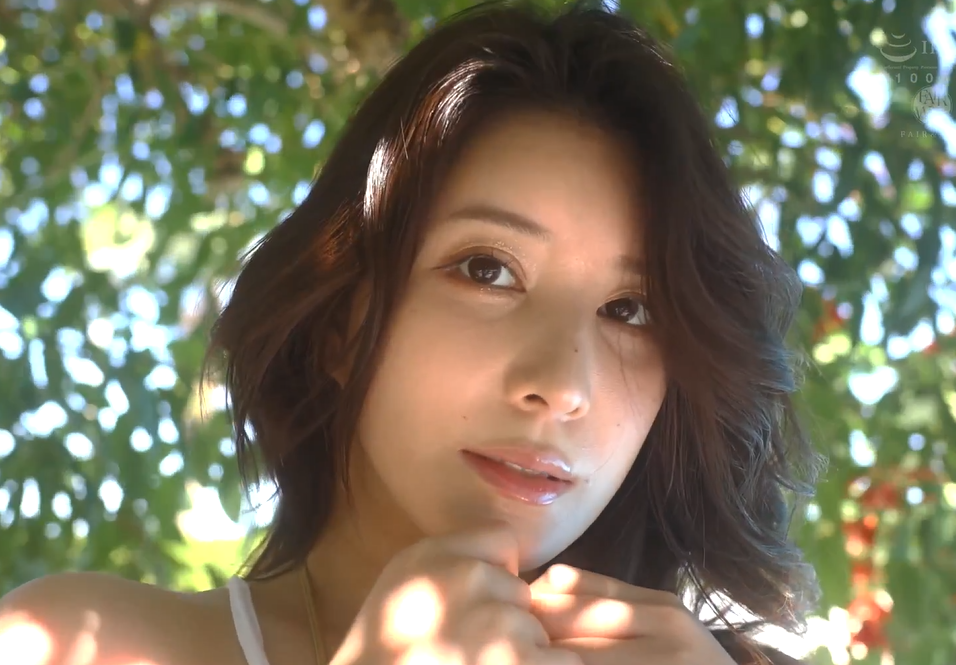 Watch The Natural Boobs Of A Cute Japanese Woman Posing In Erotica For Fans